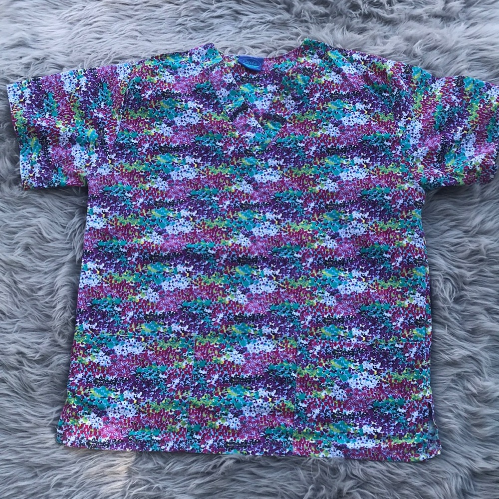 Carol’s Scrubs-L- scrub top in GOOD USED CONDITION